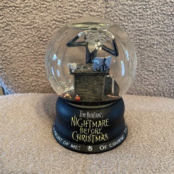 Nightmare Before Christmas Snow Globe - Picture 4 of 6